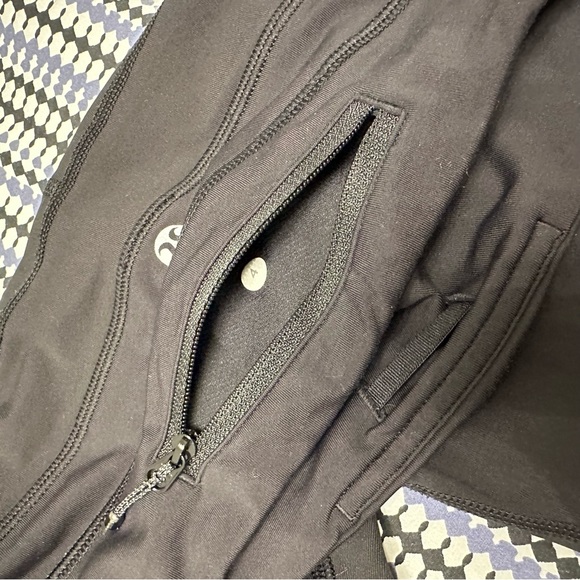 Cropped Lululemon Leggings - Picture 10 of 16